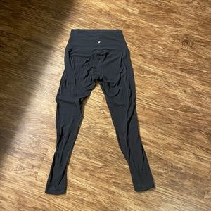 Lululemon WunderUnders Size 8